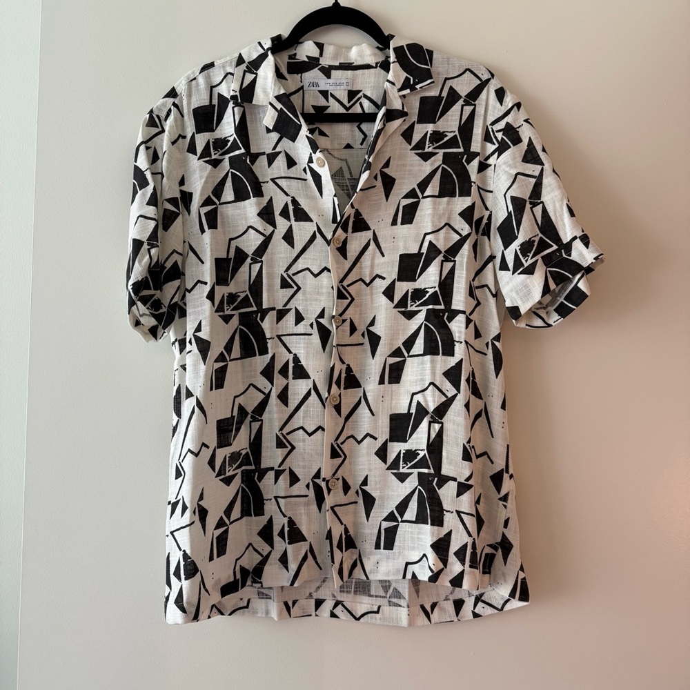 NWOT Zara Men’s Black and White Geometric Shirt